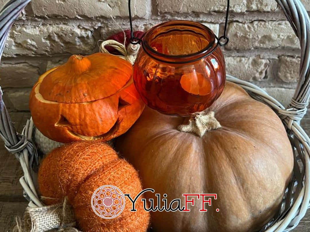 Чтобы отпугнуть злых духов, нужно зажигать свечи в тыквах