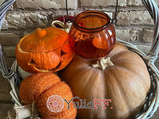 Чтобы отпугнуть злых духов, нужно зажигать свечи в тыквах